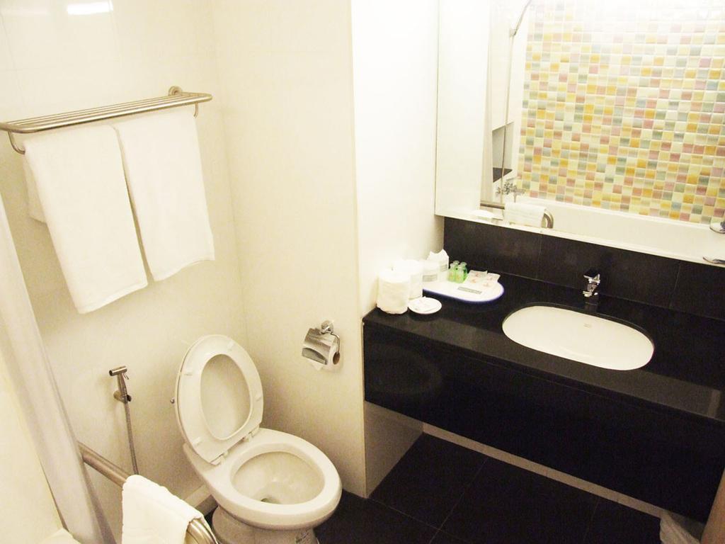 Grand Tower Inn Sathorn Hotel Μπανγκόκ Εξωτερικό φωτογραφία